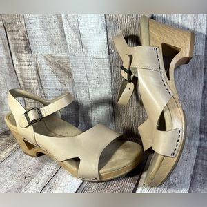 🛑SOLD🛑 Dansko Tasha Leather Ankle Strap Clog Sandal sand full grain veg tan